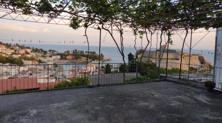 Tahiri Bellevue Apartments อุลซิน ภายนอก รูปภาพ